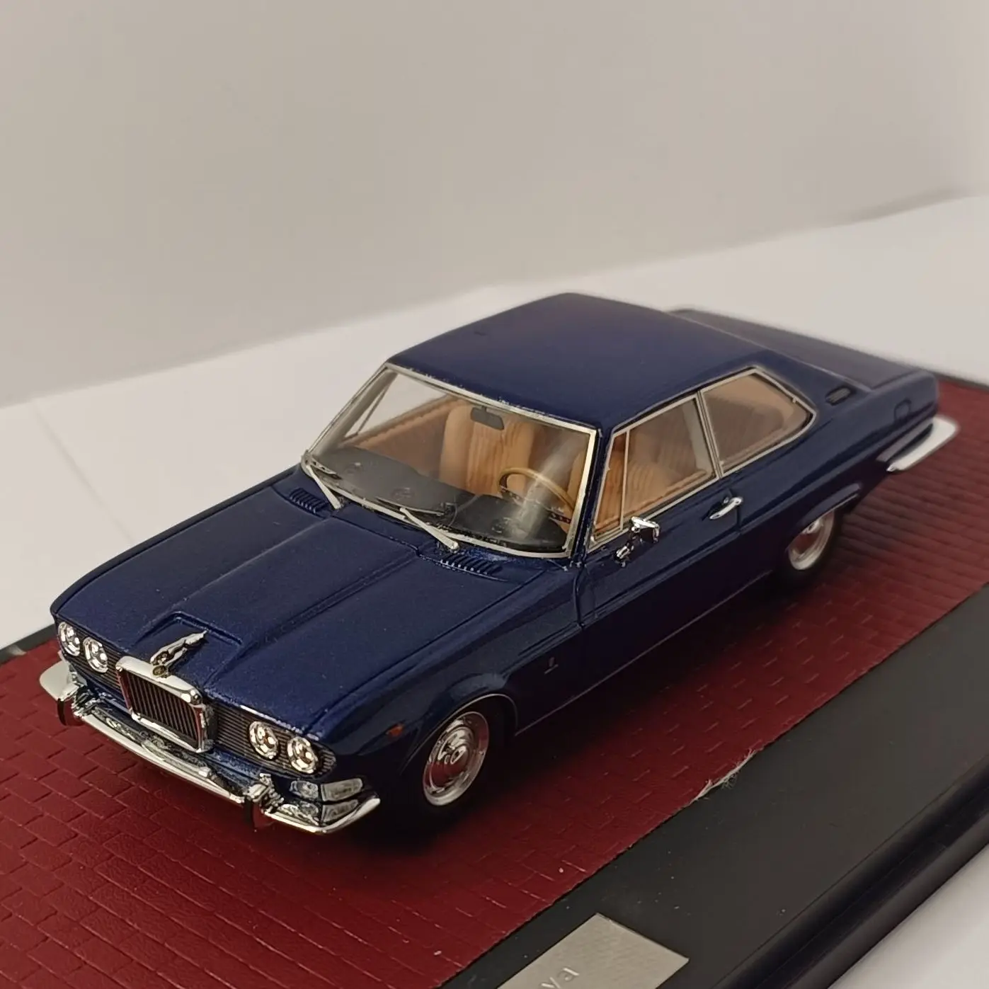 1: 43 Ölçekli Koleksiyon Modeli Jaguar FT Bertone 1966 Reçine Araba Modelleri Dekorasyon Koleksiyonu Ekran Klasik Araçlar Oyuncak Hediye