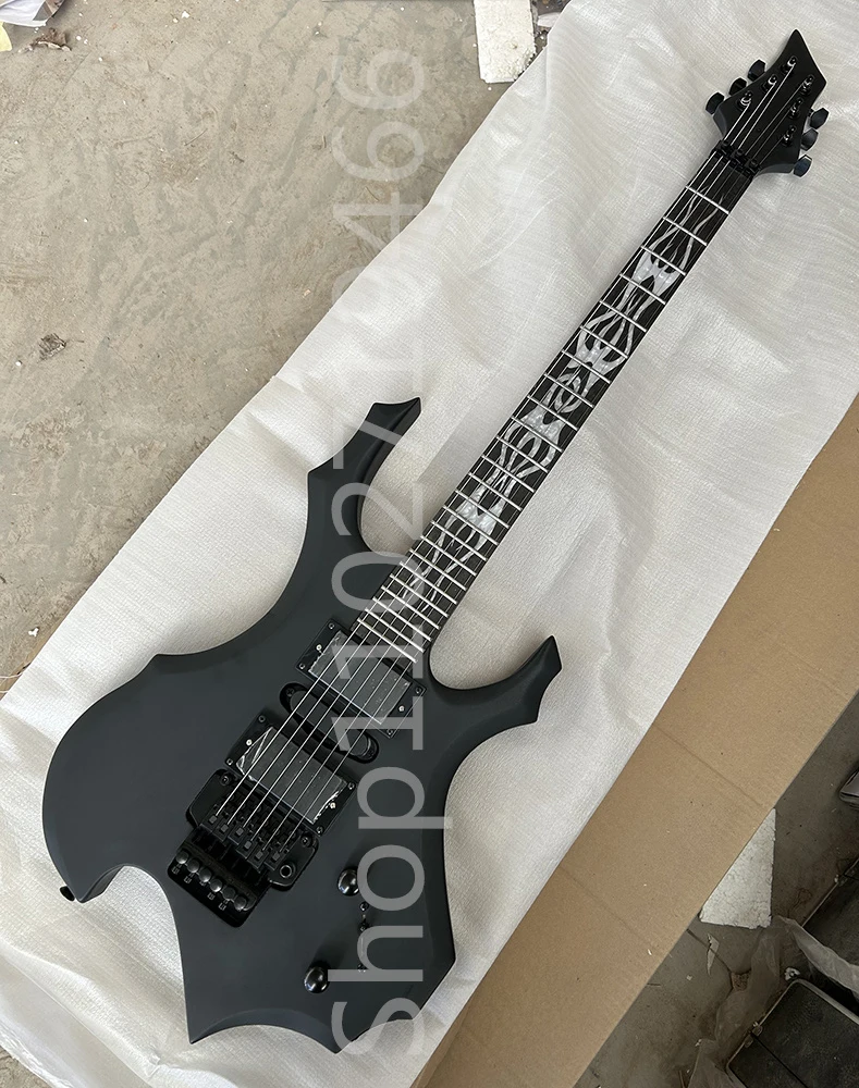 Fabrika Unsual Şekli Mat Siyah 6 Strings Elektro Gitar Gülağacı Klavye Siyah Donanım Özelleştirilebilir