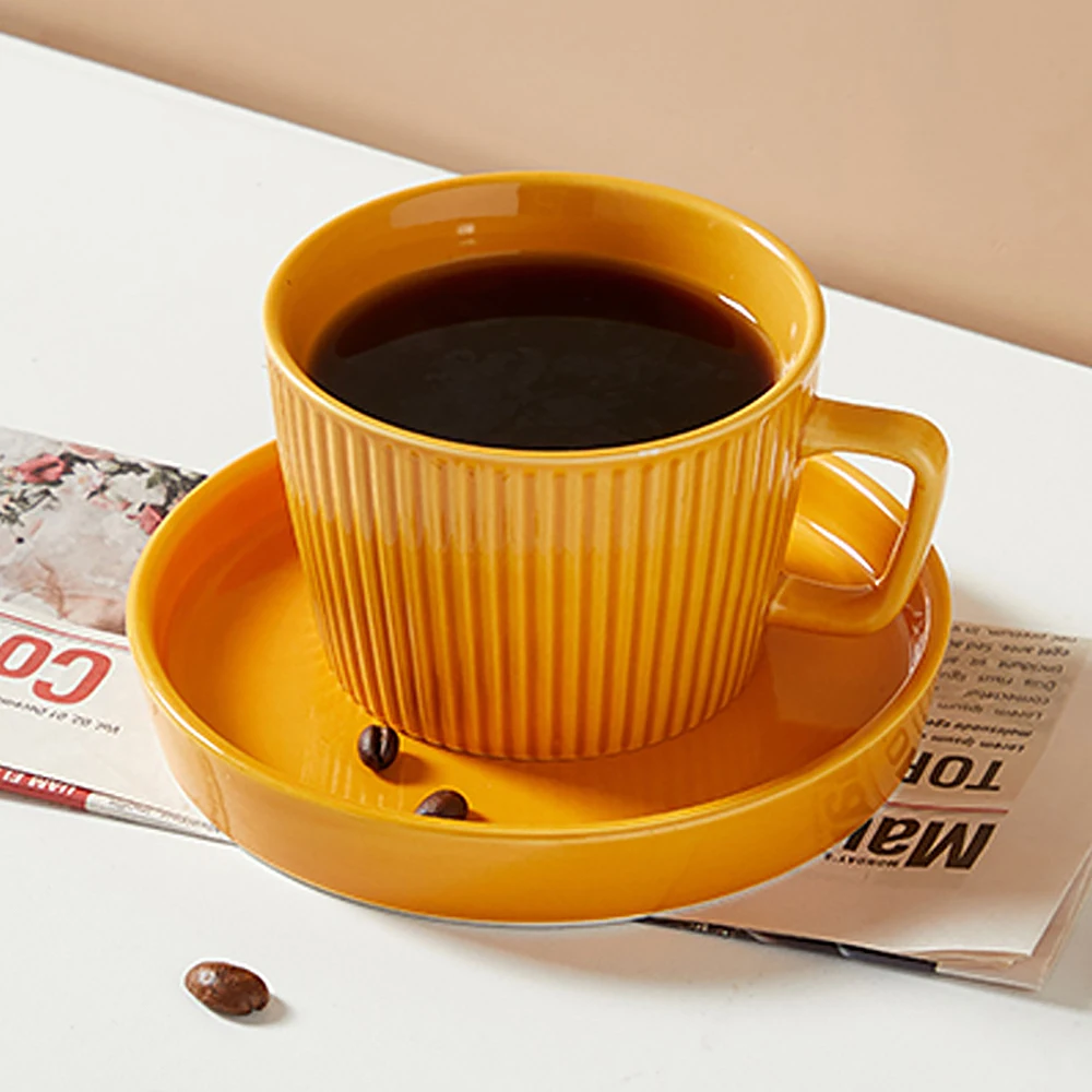 Iskandinav Kısa Tarzı Seramik Kahve Fincanı Tabağı Süt Bardak Porselen Kahve kupaları Ev Dekor Yaratıcı Mutfak Drinkware Kupası Hediye
