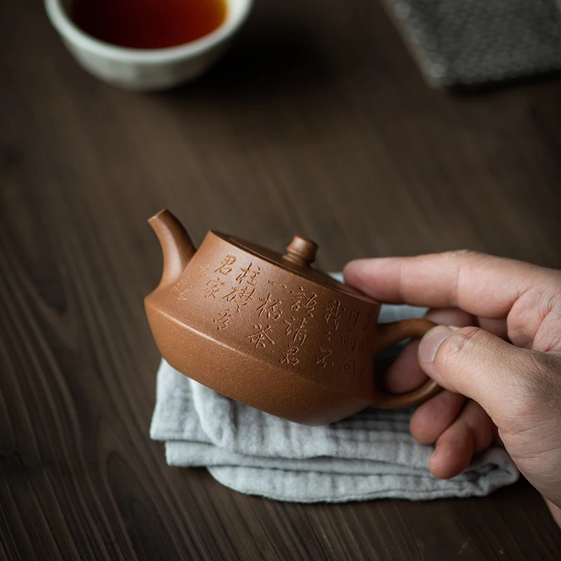 Orijinal Yixing Mor Kil Pot Çay Seti El Yapımı Paketi İle Gerçek Sarı Ejderha Dağ Eski Bölüm Çamur Adam Sheng 18 Tarzı