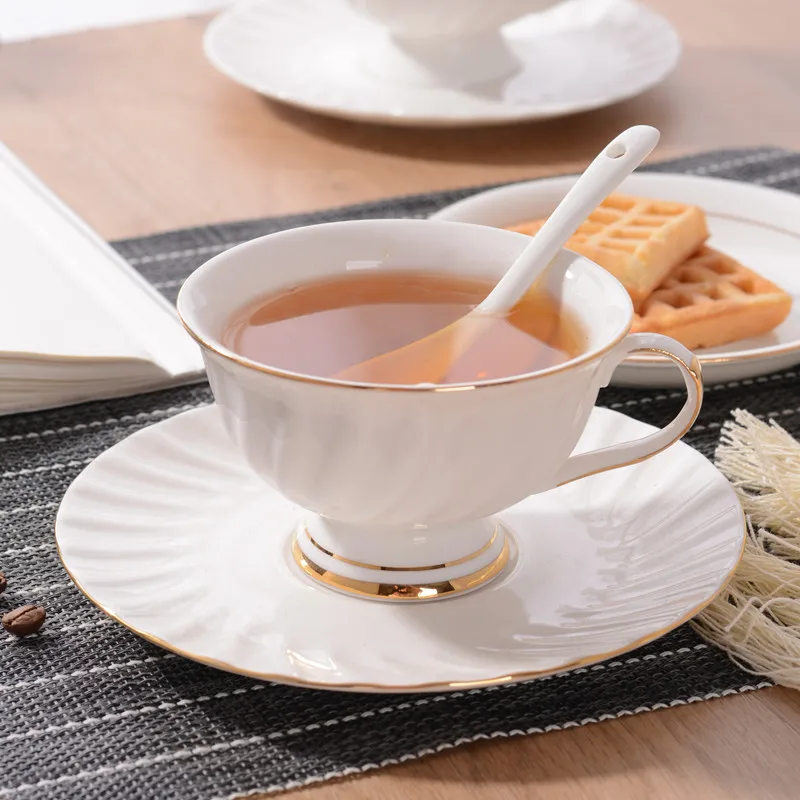 Seramik Kahve Fincanları, Avrupa Öğleden Sonra çay fincanları, Çiçek çayı Bardak, Basit El-boyalı Altın Küçük Lüks Seramik Bardak