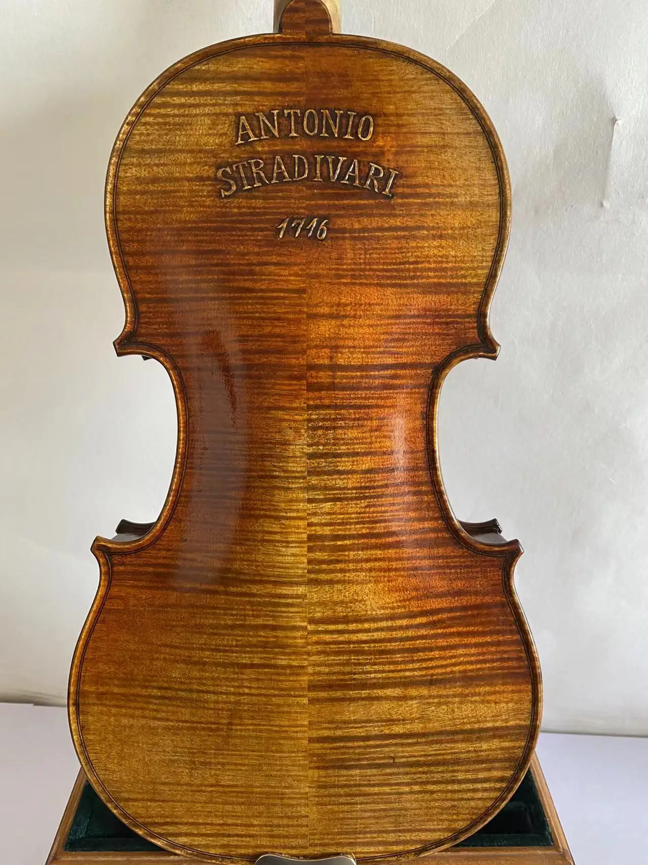 4/4 keman Stradi Modeli 1716 alevli akçaağaç arka ladin üst el oyma