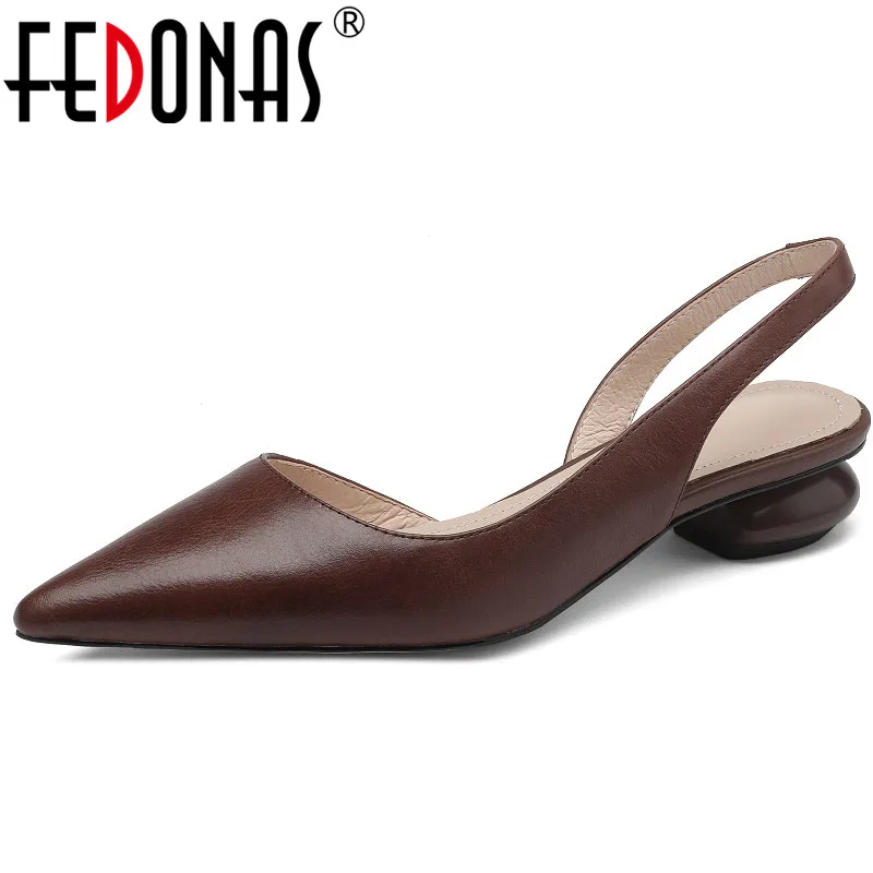 FEDONAS Muhtasar Kadın Sandalet Moda Garip Topuklu Sivri Burun Ofis Elbise Rahat Hakiki Deri İlkbahar Yaz Ayakkabı Kadın
