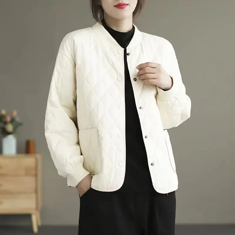 Kapitone Pamuk dolgulu giysiler kadın Eşkenar Dörtgen pamuklu ceket Sonbahar Kış Anne Kısa Ceket Gevşek Büyük Cep Düz Renk Beyaz