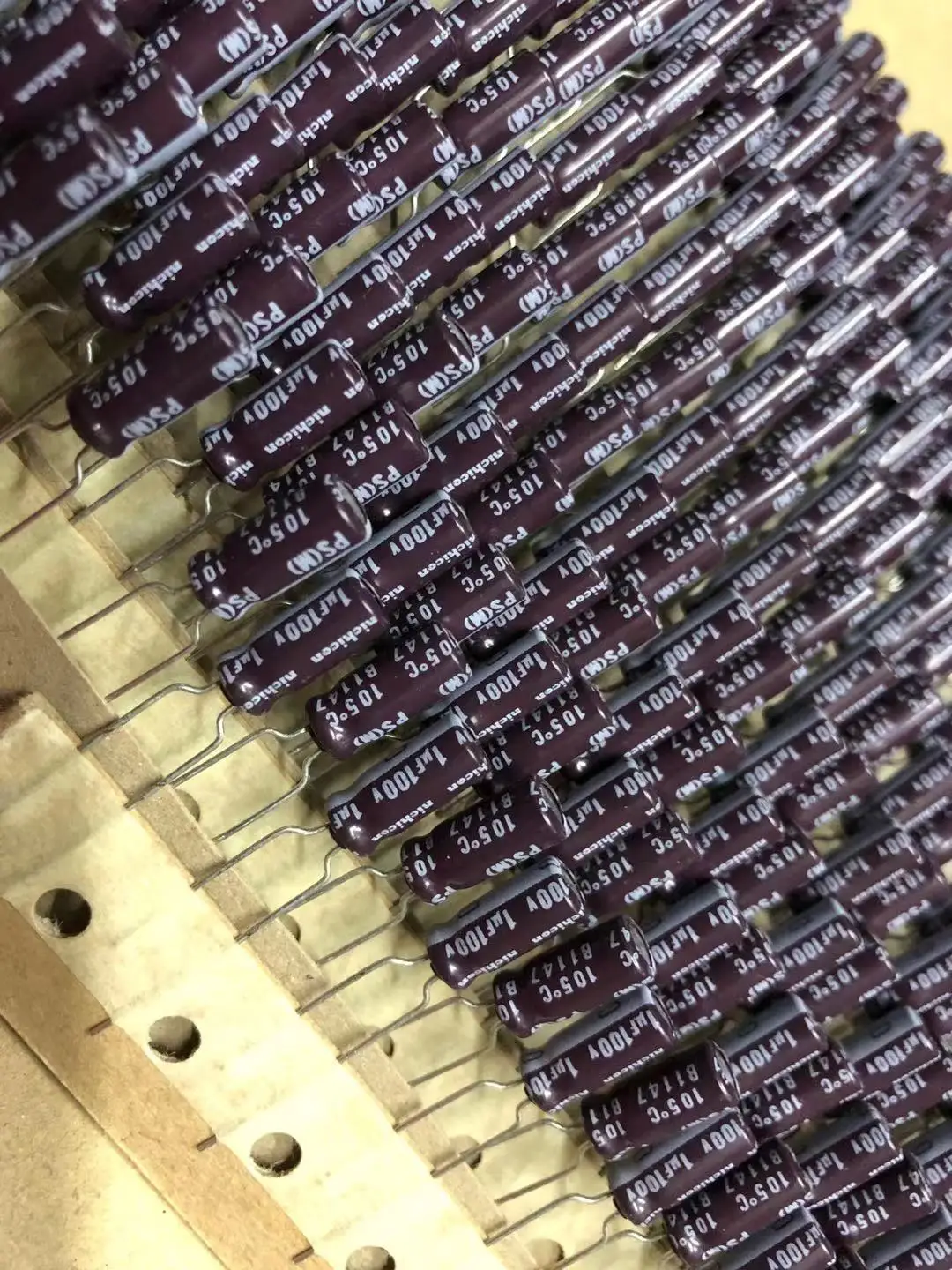 YENİ NICHICON PS 100V1UF 5X11MM elektrolitik kondansatör 100V 1UF Yüksek frekanslı uzun ömürlü PS 1 uf/100 V